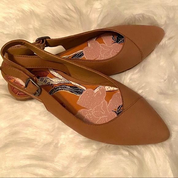 Lucky Brand Shoes - 🍀 LUCKY BRAND Leather Pointed Toe Flats size 6.5